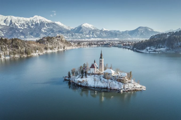 Lac de Bled et île de Bled en hiver, Slovénie
