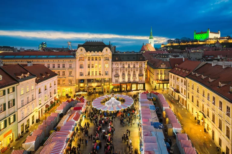 Kerstmarkt in Bratislava, Slowakije