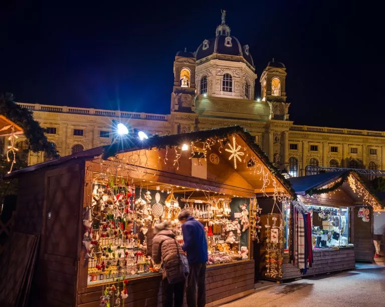 Julemarked i nærheten av Museumskvartalet i Wien Østerrike